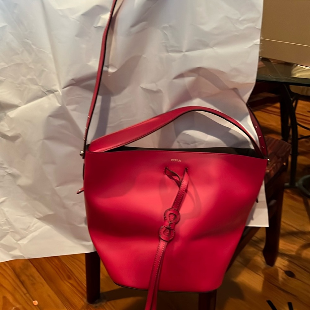Furls brand bucket style handbag with shoulder strap and shorter carrying strap,